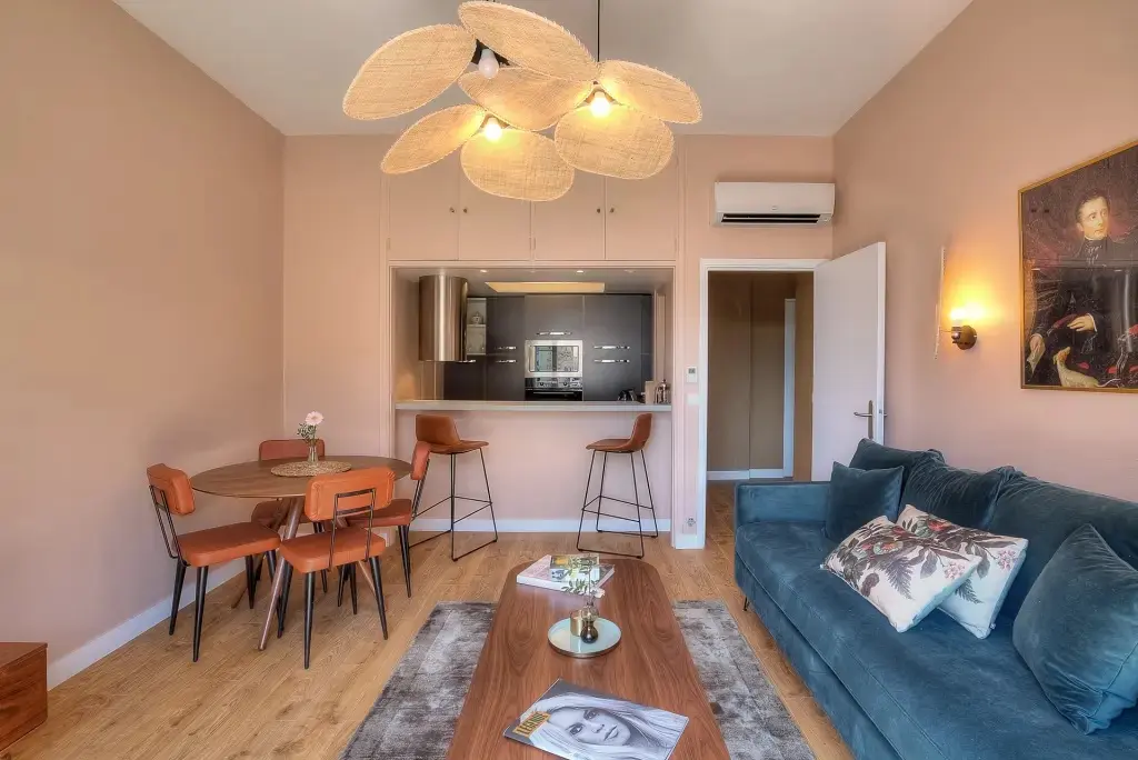 Luxury One Bedroom Apartment