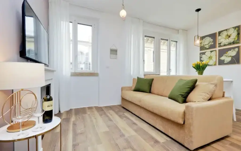 1 Bedroom Apartment with Balcony